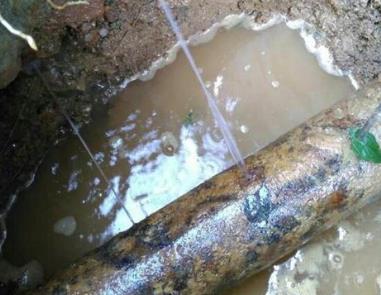 铜陵市楼顶渗水维修公司分享下地暖漏水的原因及检测方法。